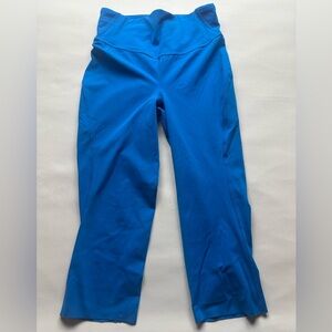 Lululemon bright blue cropped leggings. Size 4